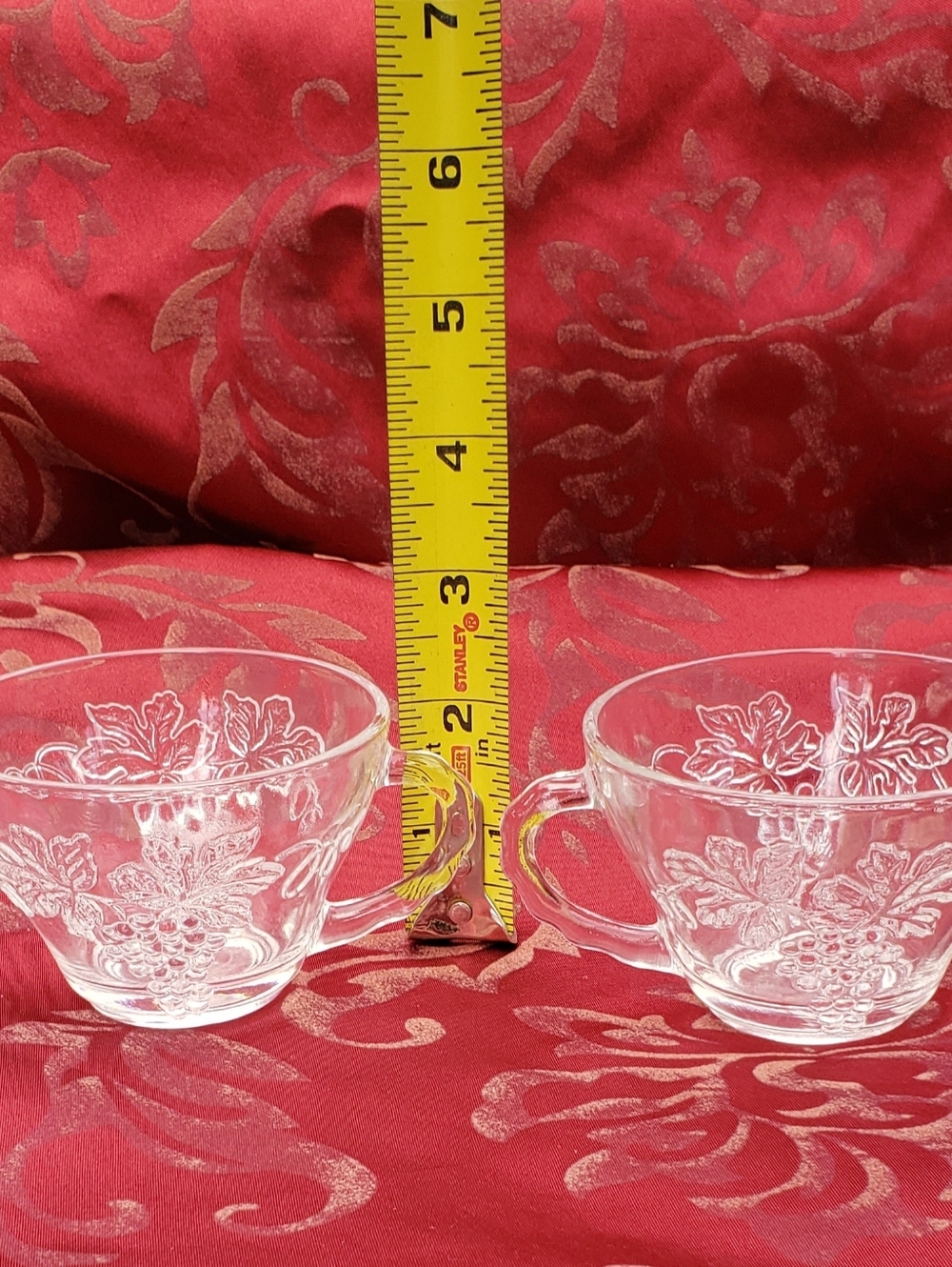 Anchor Hocking Clear Embossed Grape Grapevine Leaves Pattern Glass - Set of 2